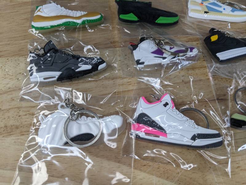 lot 21C image: 20 Brand New Nike Air Jordan Sneaker Air Max Foamposite Lebron Shoe Keychains N