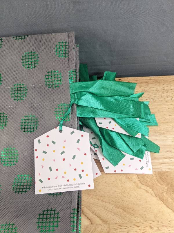 lot 85A image: 20 Brand New Grey and Green Gift Bags Q