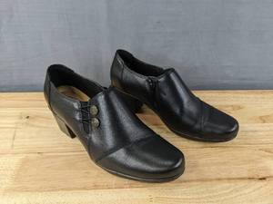 lot 104 image: Clarks Emslie Warren Dress Heels Womens Size 8W Black L