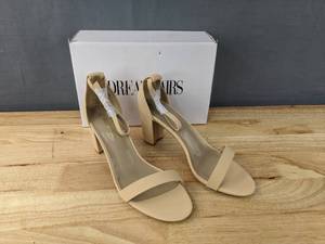 lot 118 image: Brand New Dream Pairs Chunk Shoes Womens Size 10 Nude L