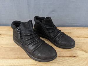 lot 114 image: Clarks Breeze Range Womens 7.5 Shoe Black L