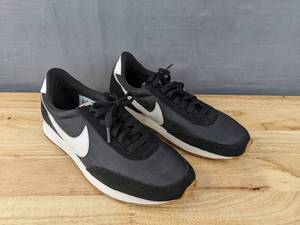 lot 35 image: New Nike Daybreak Shoe Womens Size 9 Black L