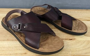 lot 62 image: New Huohuli Sandals Mens Size 9.5-10.5 Burgundy L
