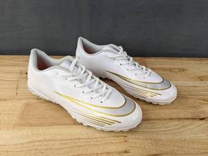 lot 94 image: New Unisex Soccer Cleats Mens 6Womens 8 White L