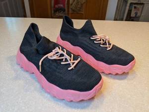 lot 405 image: New Super Comfy Black Slip On Tennis with Pink Sole Womens Size 11 P