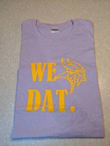 lot 406 image: New Gildan Minnesota Vikings T-Shirt We Dat Light Purple and Gold Size Large P