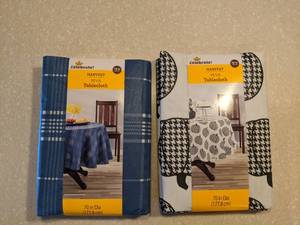 lot 408 image: Two New Harvest Peva Tablecloths 70 Round BlueWhite BlackWhite P
