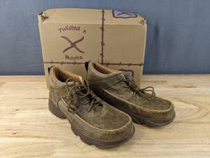 lot 58 image: Twisted X Mens Leather Bomber 4 Crossover Driving Moccasin Size 12 N