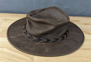 lot 128 image: Minnetonka Fold Up Outback Hat XL Dark Brown N