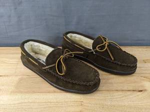 lot 104B image: Minnetonka Moccasin Mens Size 11 Dark Brown N