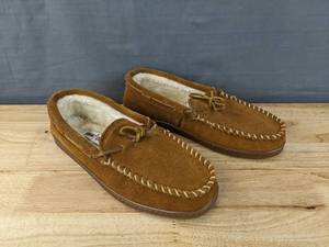lot 75A image: Minnetonka Moccasin Mens Size 10 Tan N