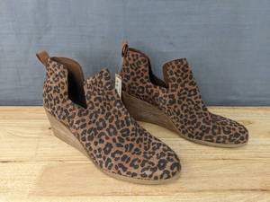 lot 99B image: New Toms Kallie Leopard Suede Wedge Bootie Womens Size 11 E
