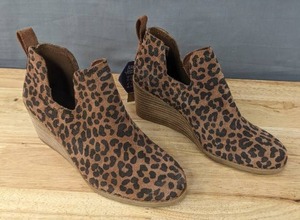 lot 31B image: New Toms Kallie Leopard Suede Wedge Bootie Womens Size 5 E
