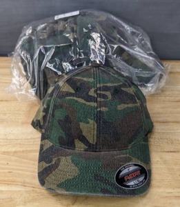 lot 35A image: 20 Brand New Yupoong FlexFit Camo Hats LargeXL A