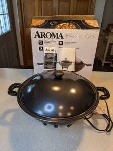 lot 417 image: Aroma Electric Wok Nonstick Surface Black P
