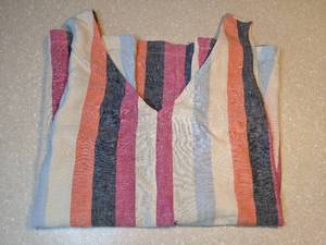 lot 421 image: New Time and Tru V-Neck Tank Top Pink Blue Womens Size XXL P