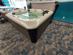 ROLLO Valhalla Spa Hot Tub