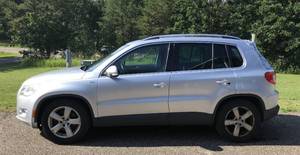 2010 Volkswagen Tiguan 2.0T 4Motion AWD