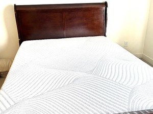 lot 25 image: Queen Size Alisdair Sleigh Bed Frame