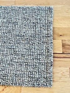 lot 10 image: Pottery Barn Rug Runner (2 of 2)