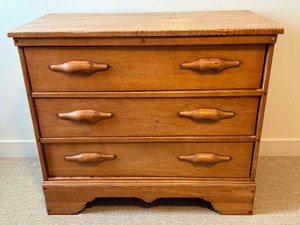 lot 34 image: Vintage Wooden Dresser and Wall Mirror by Templeton