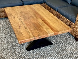 lot 13 image: Modern Design Coffee Table