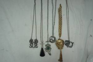 lot 2 image: Medallion necklace lot