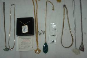 lot 4 image: Jewelry lot