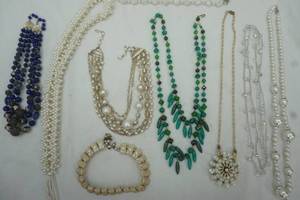 lot 6 image: Jewelry lot