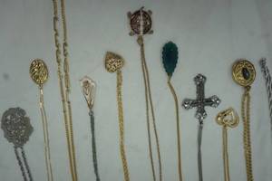 lot 21 image: Vintage necklace lot