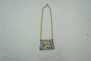 lot 23 image: Napier necklace