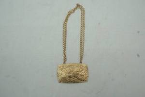 lot 24 image: Napier necklace