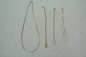 lot 25 image: Korea gold necklaces