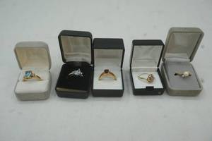 lot 26 image: fashion jewelry