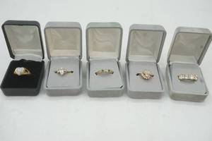 lot 31 image: fashion jewelry