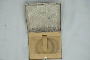 lot 39 image: vintage cash tin