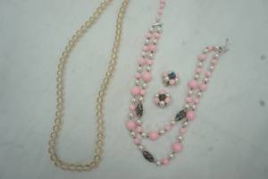 lot 42 image: Vintage jewelry, Paradise and Japan