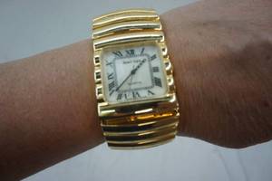 lot 43 image: Vintage Jami Lyn gold watch