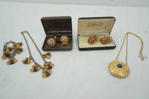 lot 45 image: Vintage jewelry lot, Anson cuff link set