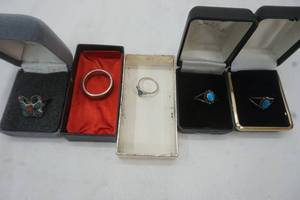 lot 55 image: Vintage rings, turquoise and other