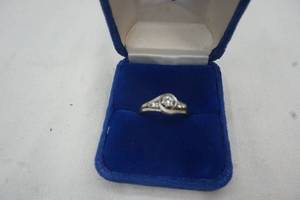 lot 61 image: Vintage diamond ring in 14k setting
