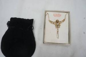 lot 67 image: Vintage lavalier necklace with diamond and pearls and abalone