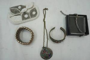 lot 68 image: Vintage bracelets, necklace and beaded vintage purse