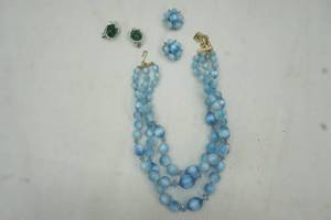 lot 85 image: Lisner signed jewelry