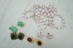 lot 88 image: Tara vintage jewelry