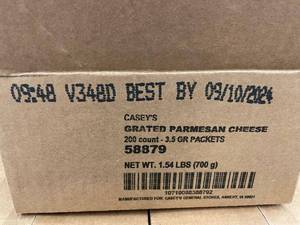 lot 32 image: Lot of 600 Caseys Grated Parmesan Cheese Packets
