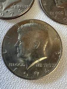 lot 24 image: LOT OF 10 KENNEDY HALF DOLLARS- 1974