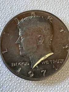 lot 27 image: 10 1971 KENNEDY HALF DOLLARS