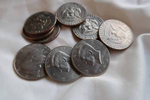 lot 67 image: 10 ASSORTED KENNEDY  HALF DOLLARS