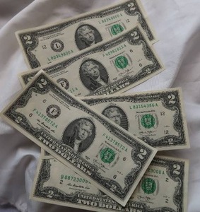 lot 73 image: 2013 SERIES $2 BILLS